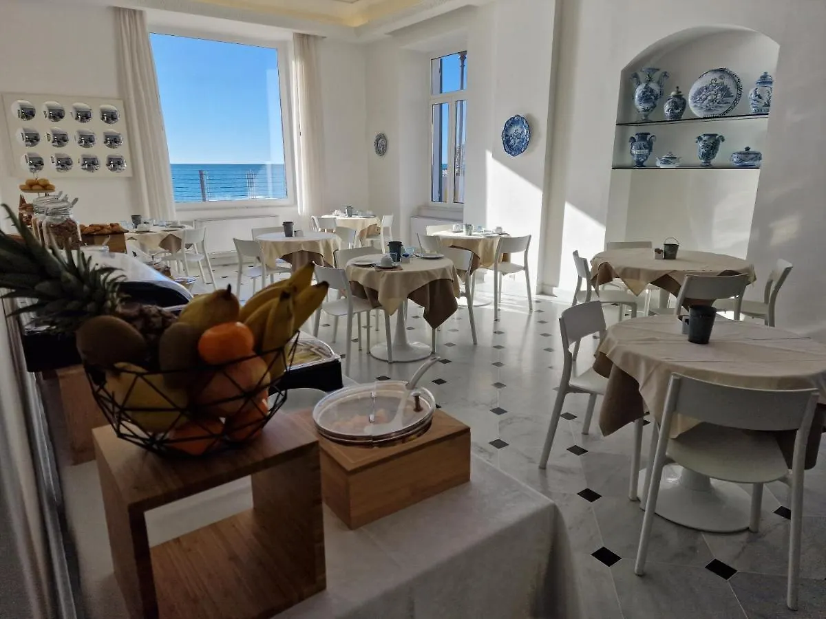 Hotel Miramare Spotorno 3*,