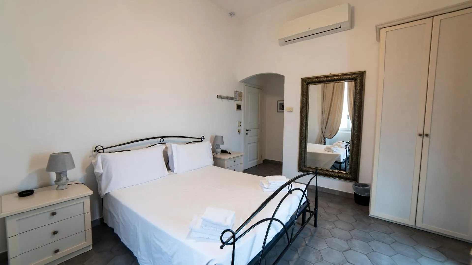 Hotel Miramare Spotorno 3*,
